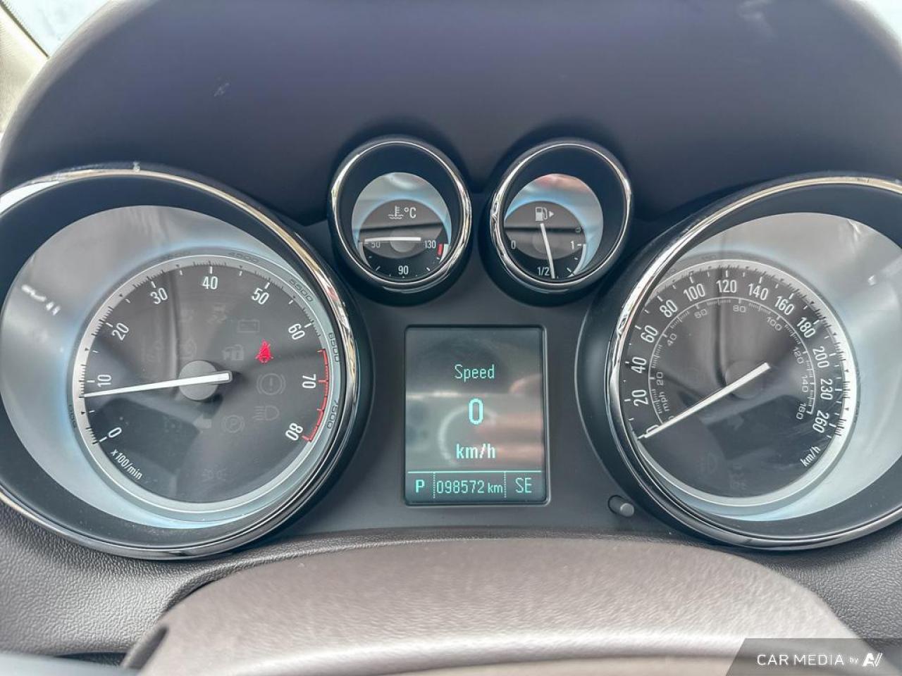 2015 Buick Verano NO ACCIDENTS / LEATHER / REAR CAM / DUAL CLIMATE - Photo #23