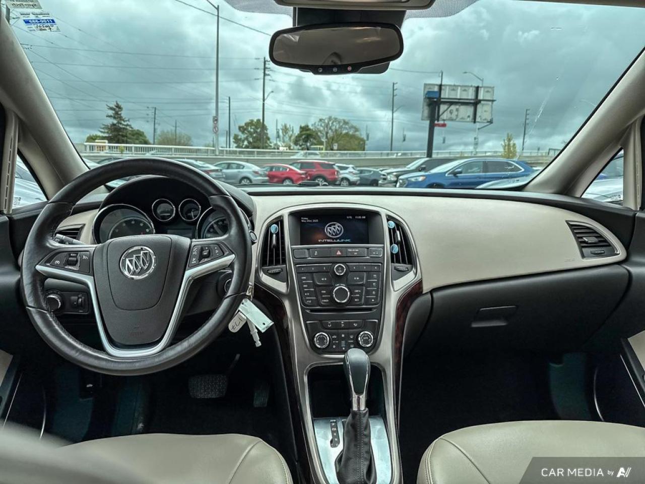 2015 Buick Verano NO ACCIDENTS / LEATHER / REAR CAM / DUAL CLIMATE - Photo #13