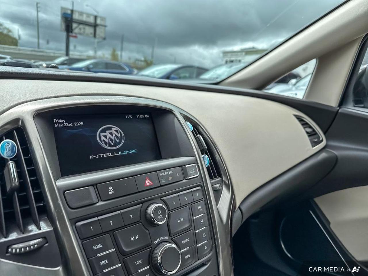 2015 Buick Verano NO ACCIDENTS / LEATHER / REAR CAM / DUAL CLIMATE - Photo #24