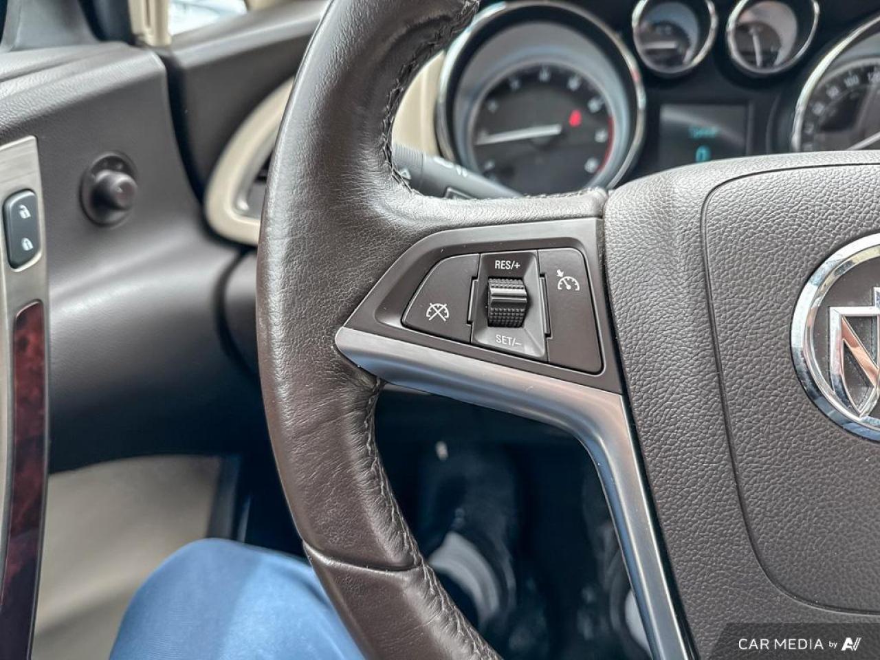 2015 Buick Verano NO ACCIDENTS / LEATHER / REAR CAM / DUAL CLIMATE - Photo #21