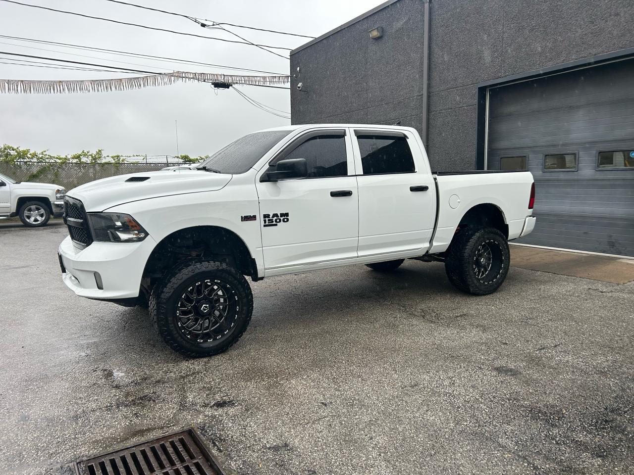 2019 RAM 1500 Classic EXPRESS - Photo #2