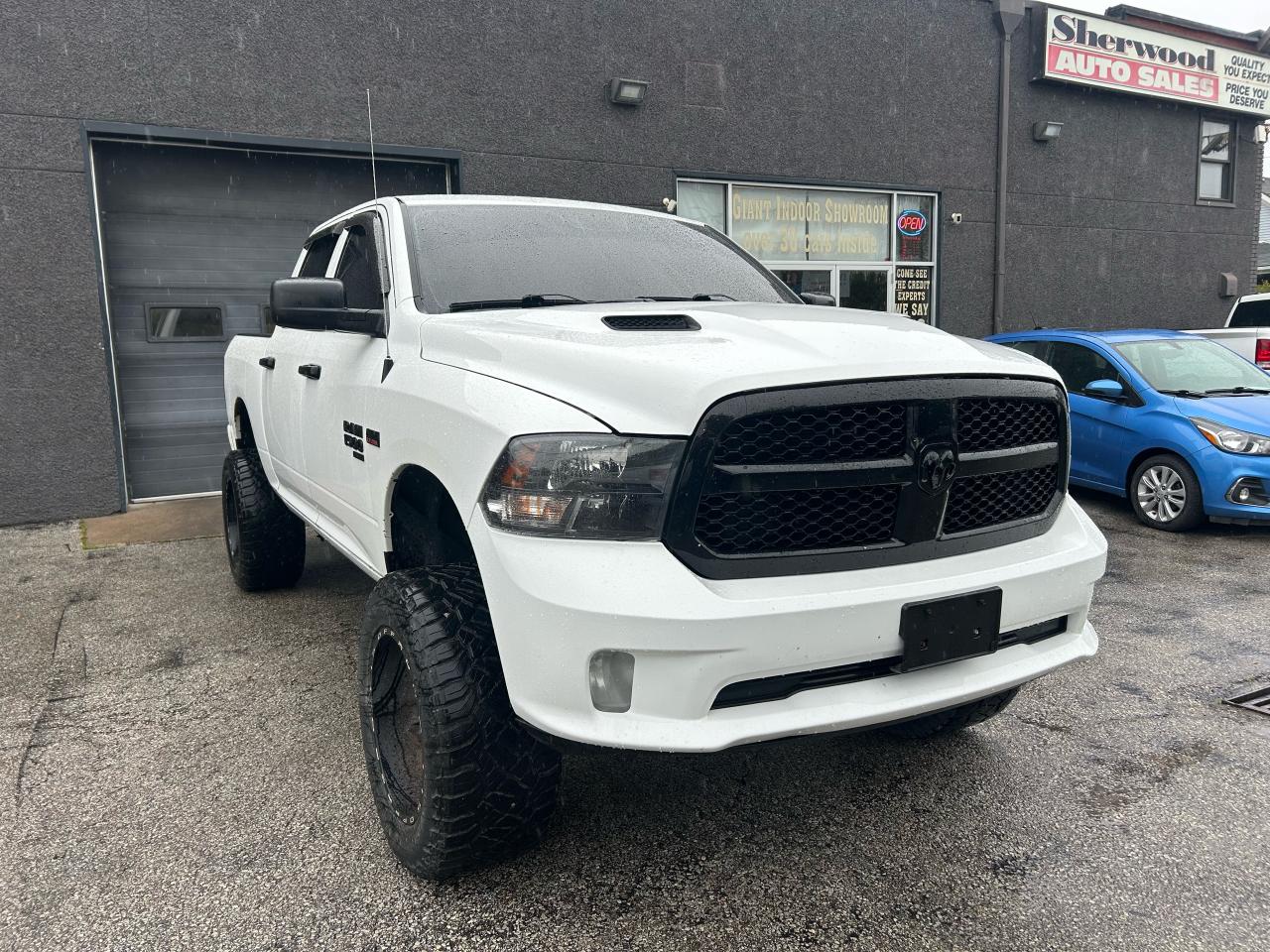 2019 RAM 1500 Classic EXPRESS - Photo #4