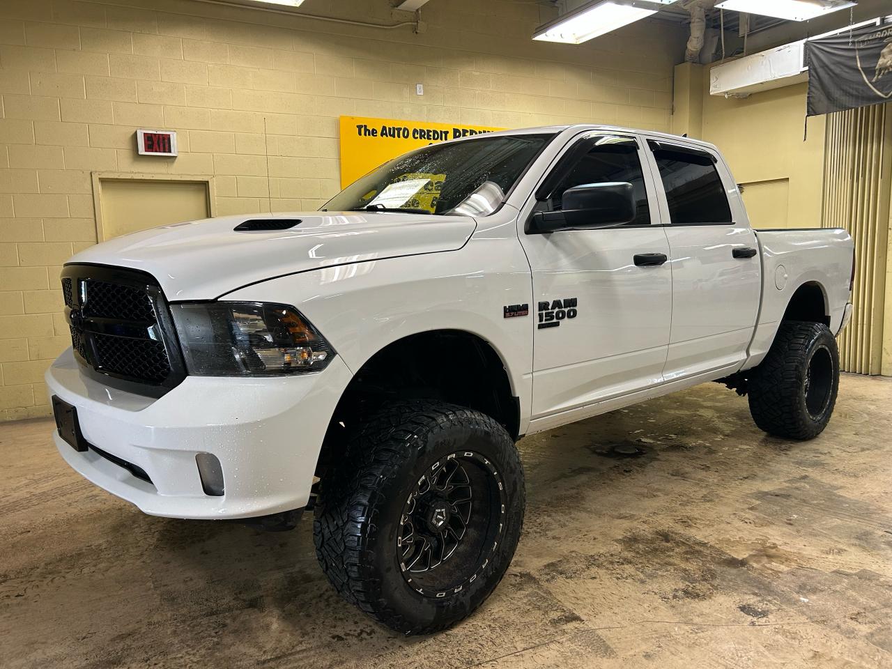 2019 RAM 1500 Classic EXPRESS - Photo #3