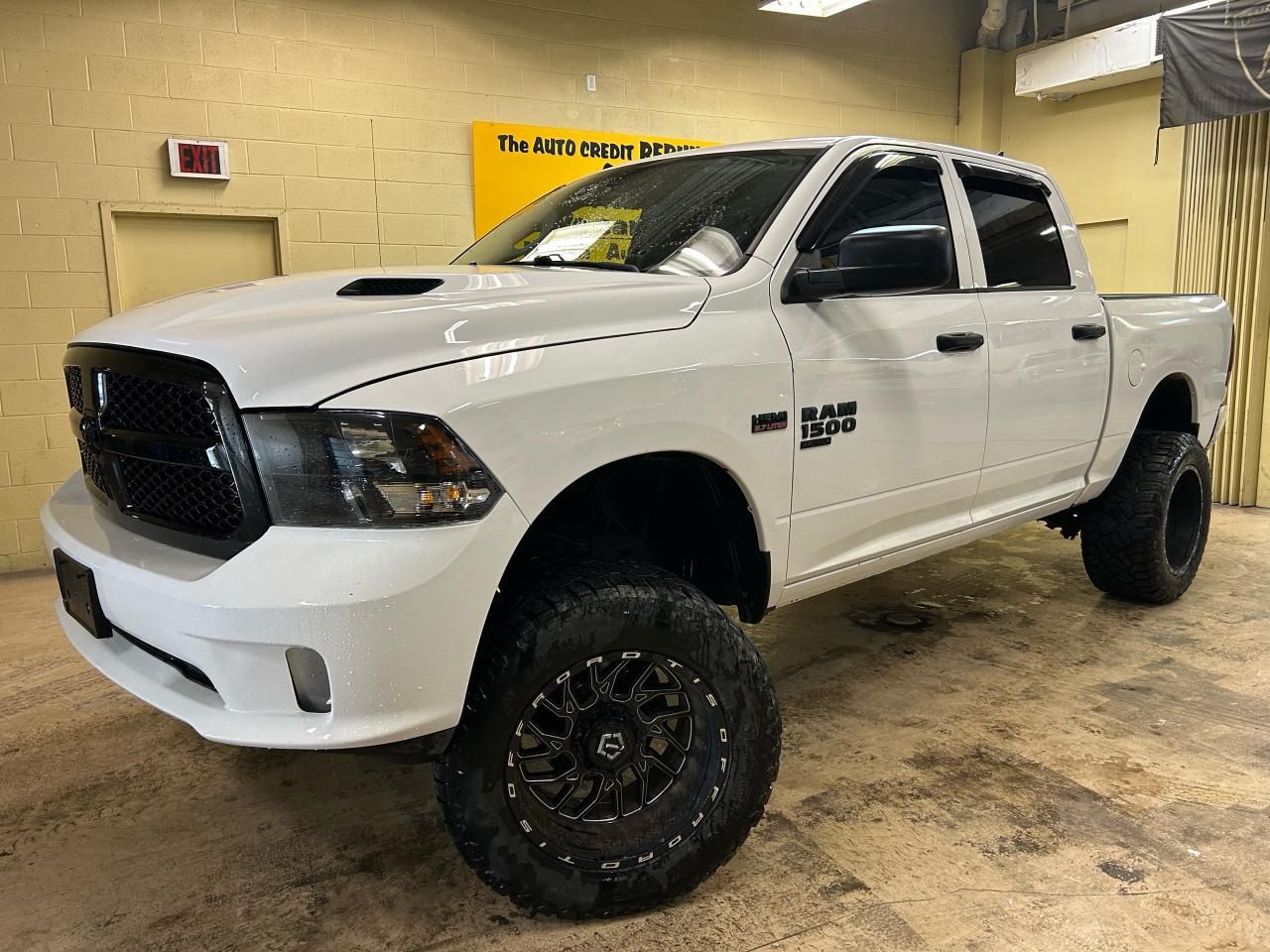 2019 RAM 1500 Classic EXPRESS - Photo #2