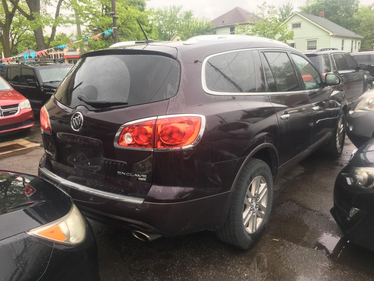 2009 Buick Enclave CX - 7 Pass Locally Owned - Photo #3