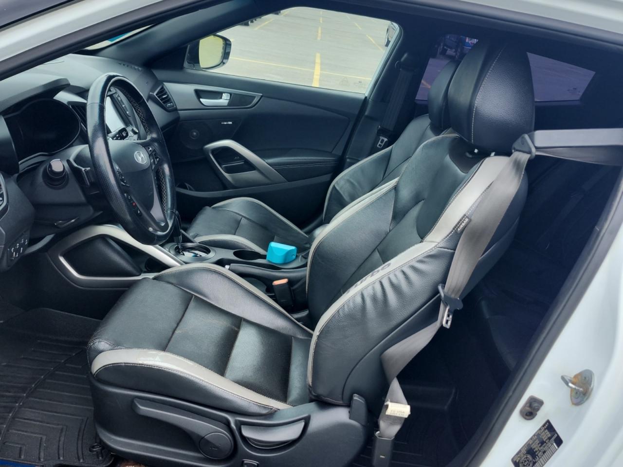 2016 Hyundai Veloster Turbo - Photo #2