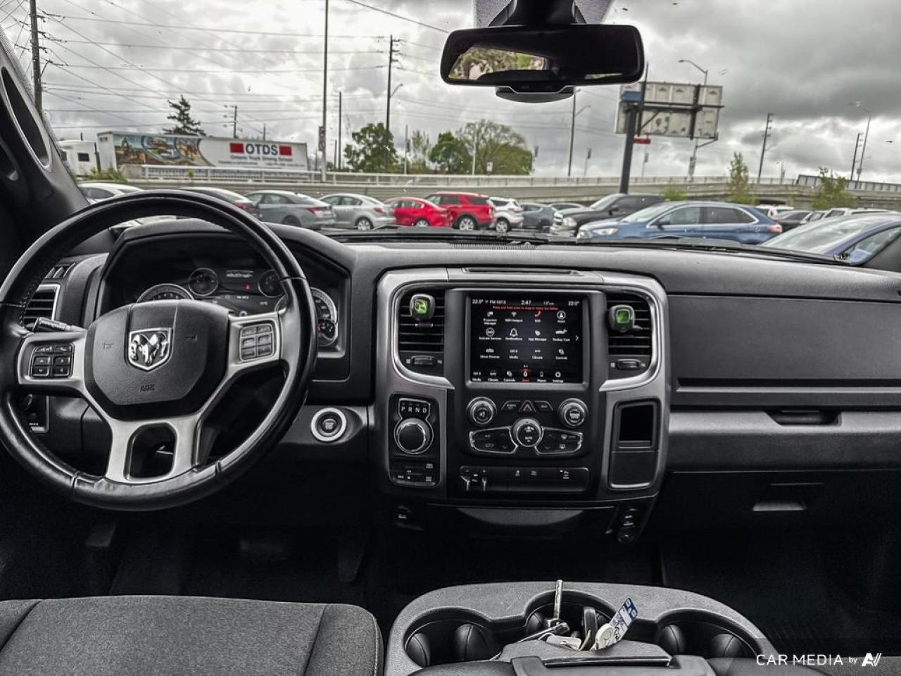 2021 RAM 1500 Classic SLT WARLOCK / NO ACCIDENTS / TOW PACK / CREW CAB - Photo #12