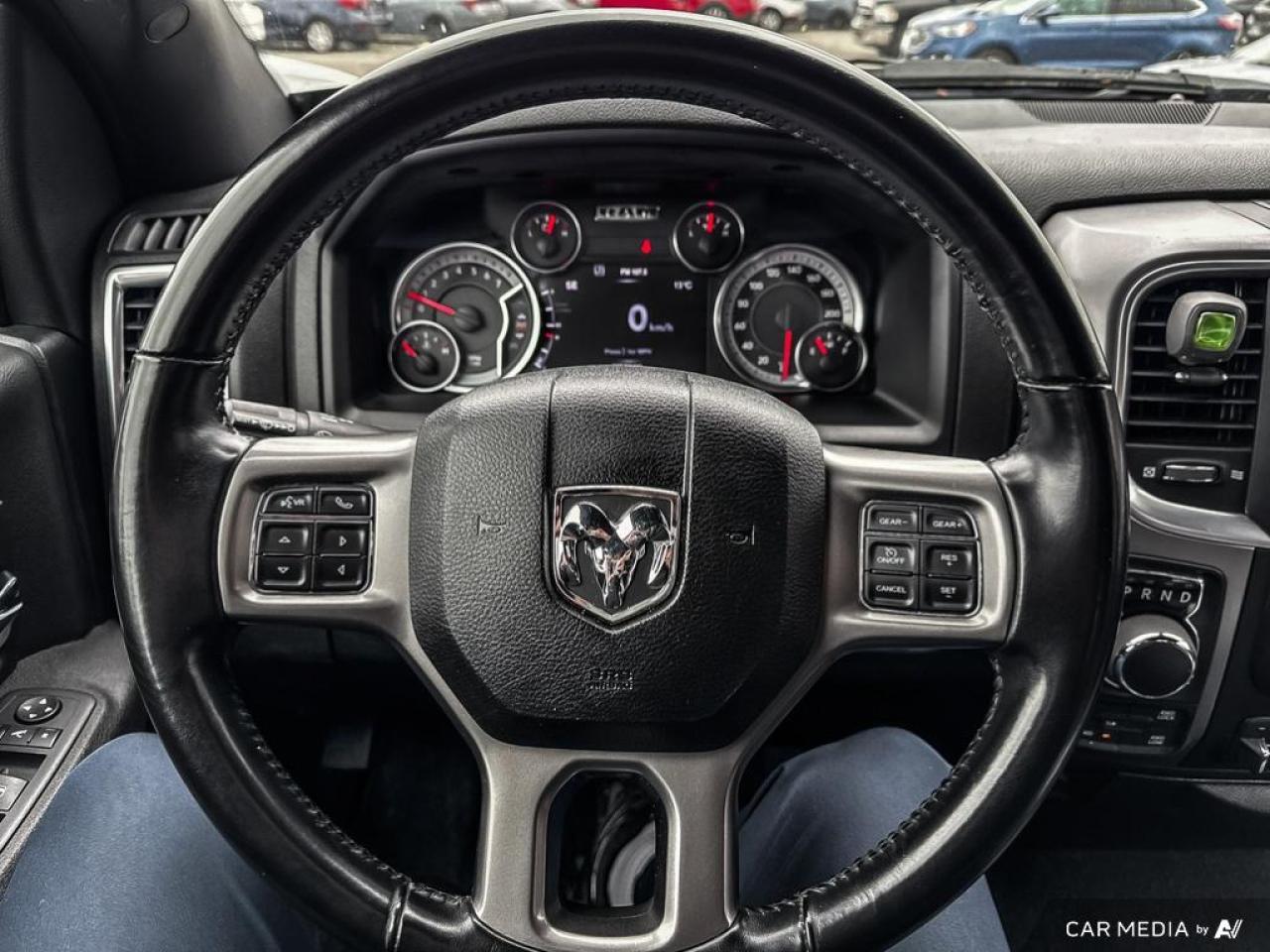 2021 RAM 1500 Classic SLT WARLOCK / NO ACCIDENTS / TOW PACK / CREW CAB - Photo #19