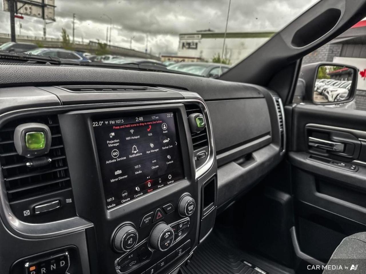 2021 RAM 1500 Classic SLT WARLOCK / NO ACCIDENTS / TOW PACK / CREW CAB - Photo #23