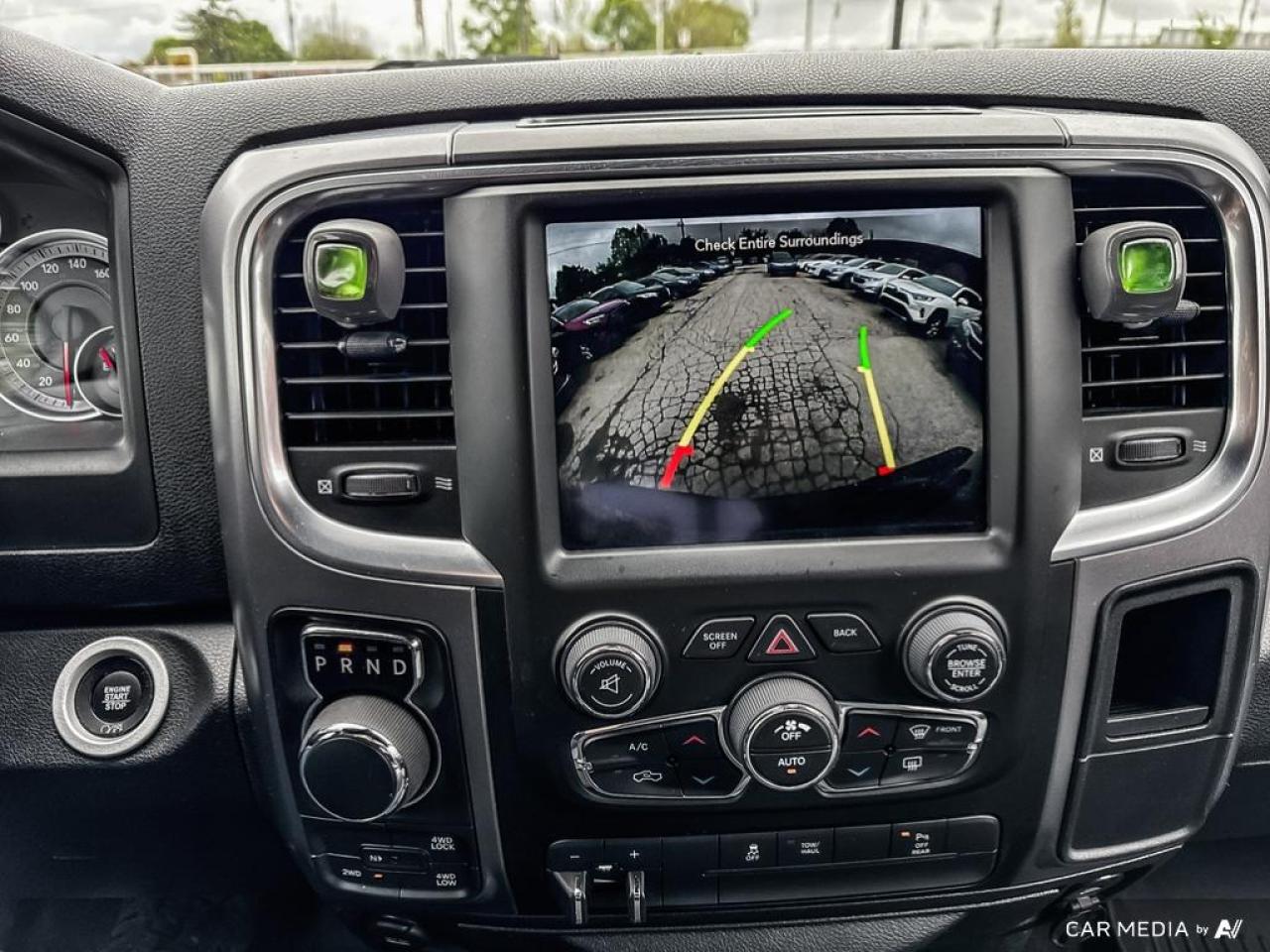 2021 RAM 1500 Classic SLT WARLOCK / NO ACCIDENTS / TOW PACK / CREW CAB - Photo #16