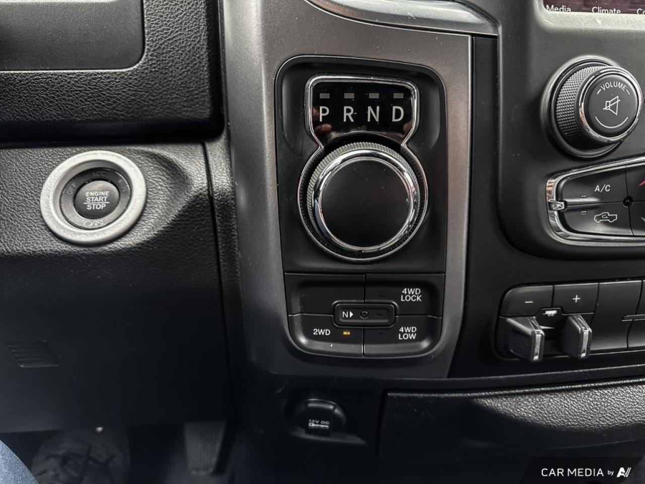 2021 RAM 1500 Classic SLT WARLOCK / NO ACCIDENTS / TOW PACK / CREW CAB - Photo #18