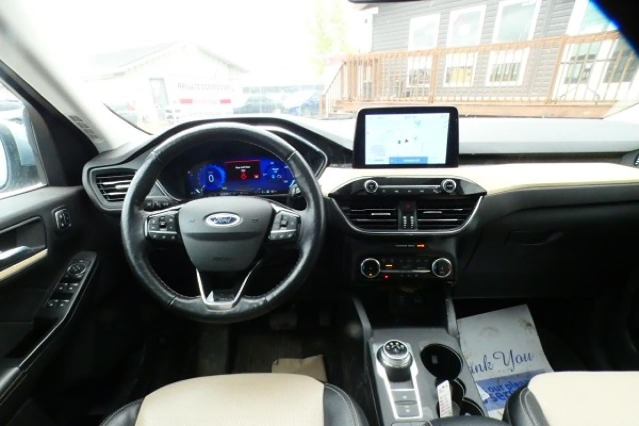 2022 Ford Escape Titanium Plug-In Hybrid w/Htd L, pano S/R, NAV,BUC - Photo #12