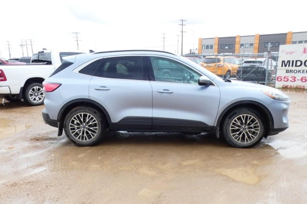 2022 Ford Escape Titanium Plug-In Hybrid w/Htd L, pano S/R, NAV,BUC - Photo #5