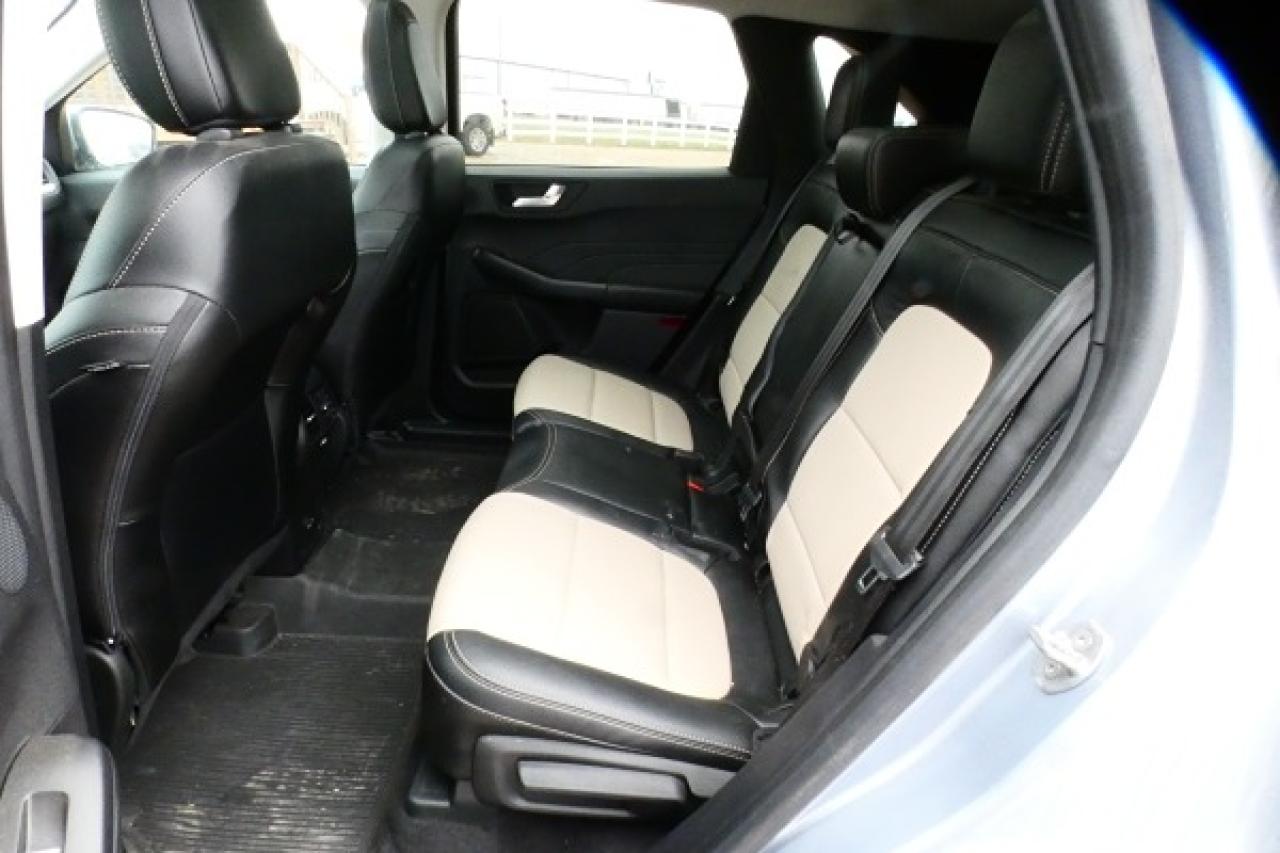 2022 Ford Escape Titanium Plug-In Hybrid w/Htd L, pano S/R, NAV,BUC - Photo #10