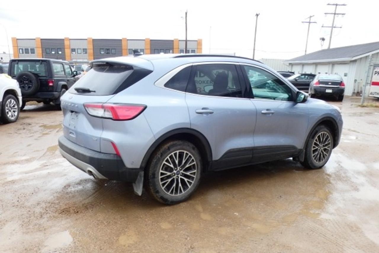 2022 Ford Escape Titanium Plug-In Hybrid w/Htd L, pano S/R, NAV,BUC - Photo #6