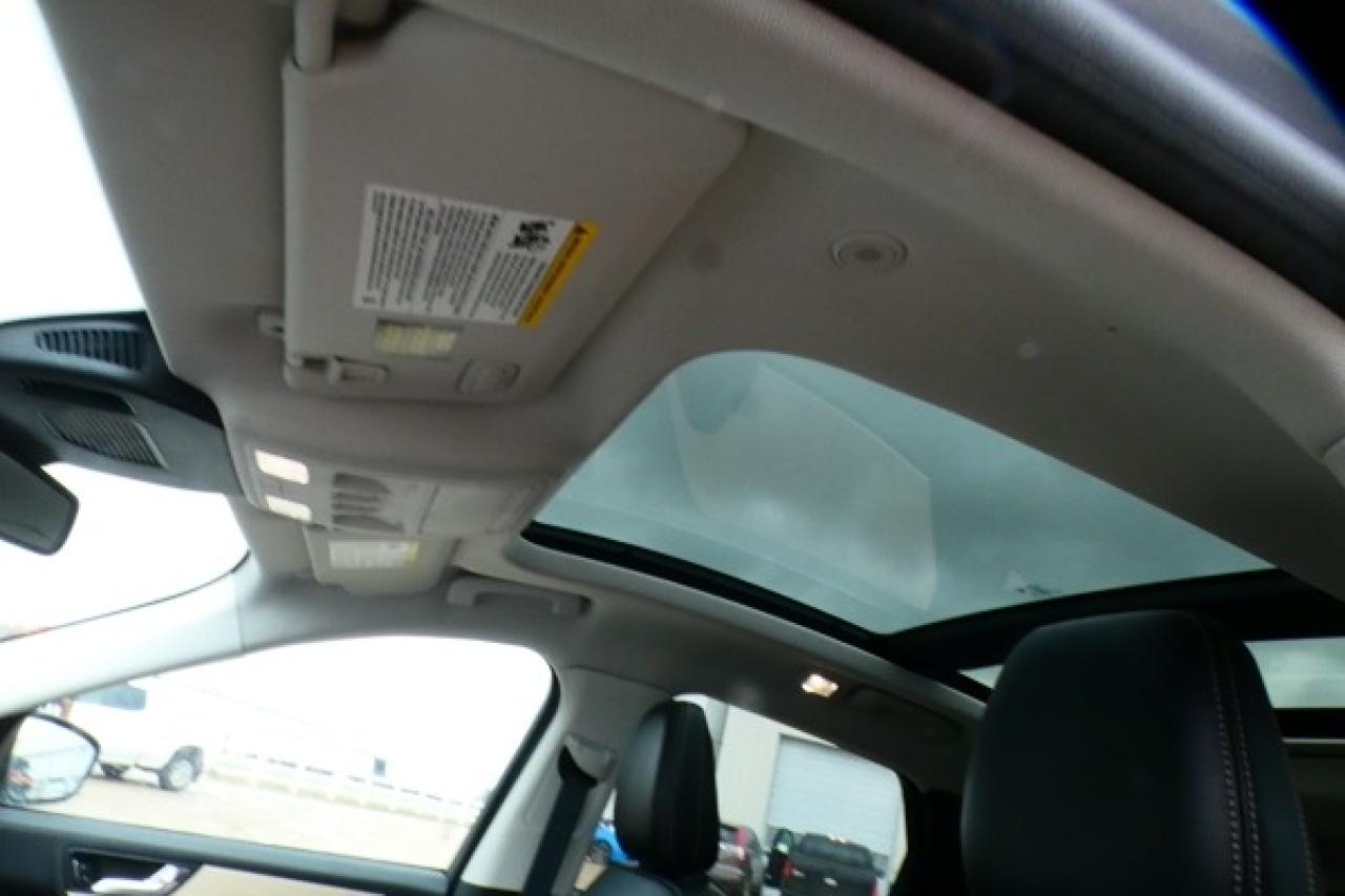 2022 Ford Escape Titanium Plug-In Hybrid w/Htd L, pano S/R, NAV,BUC - Photo #18