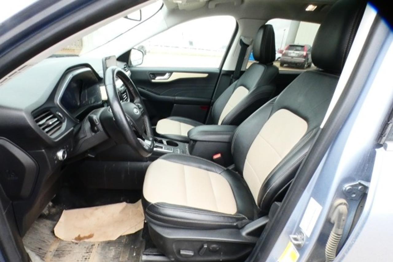 2022 Ford Escape Titanium Plug-In Hybrid w/Htd L, pano S/R, NAV,BUC - Photo #11