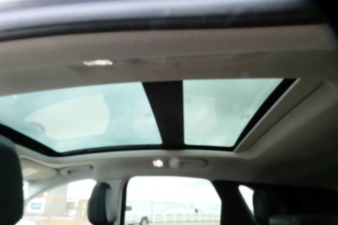 2022 Ford Escape Titanium Plug-In Hybrid w/Htd L, pano S/R, NAV,BUC - Photo #17