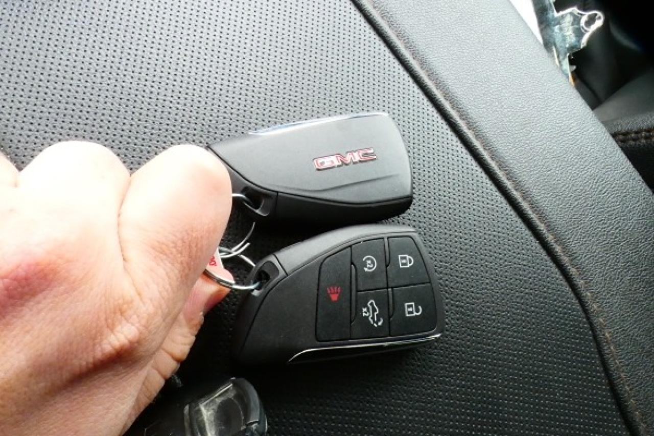 2023 GMC Sierra 1500 AT4 6.2L V8 w/H&C L, S/R, NAV rdy, BUC - Photo #22