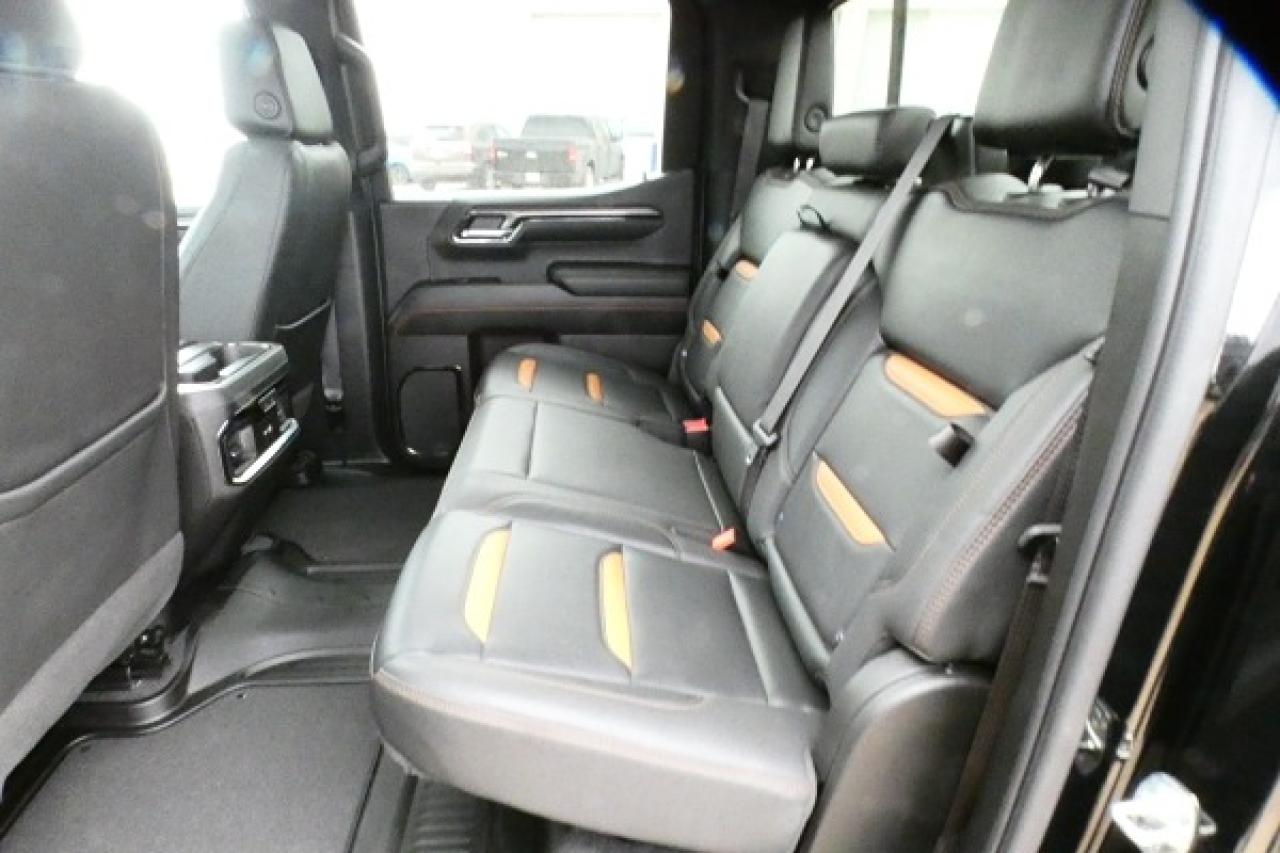 2023 GMC Sierra 1500 AT4 6.2L V8 w/H&C L, S/R, NAV rdy, BUC - Photo #9