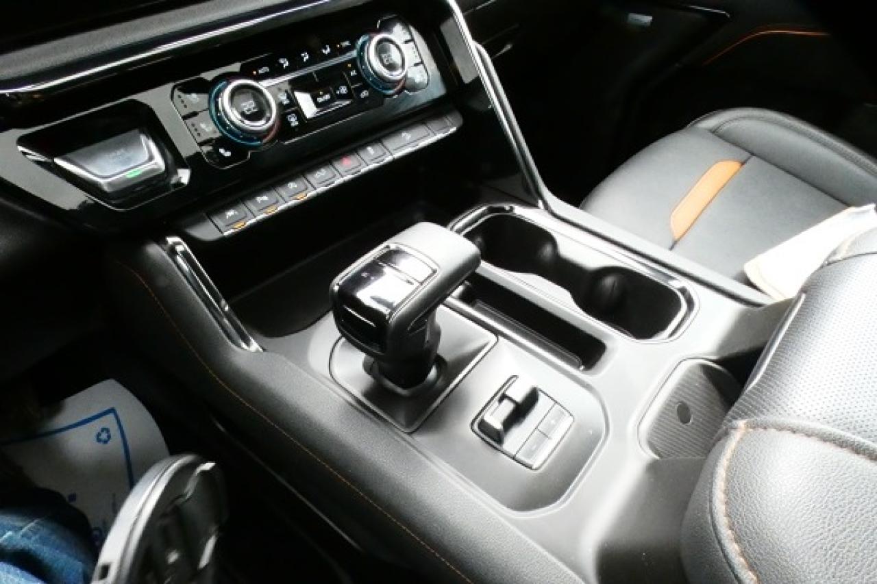 2023 GMC Sierra 1500 AT4 6.2L V8 w/H&C L, S/R, NAV rdy, BUC - Photo #16