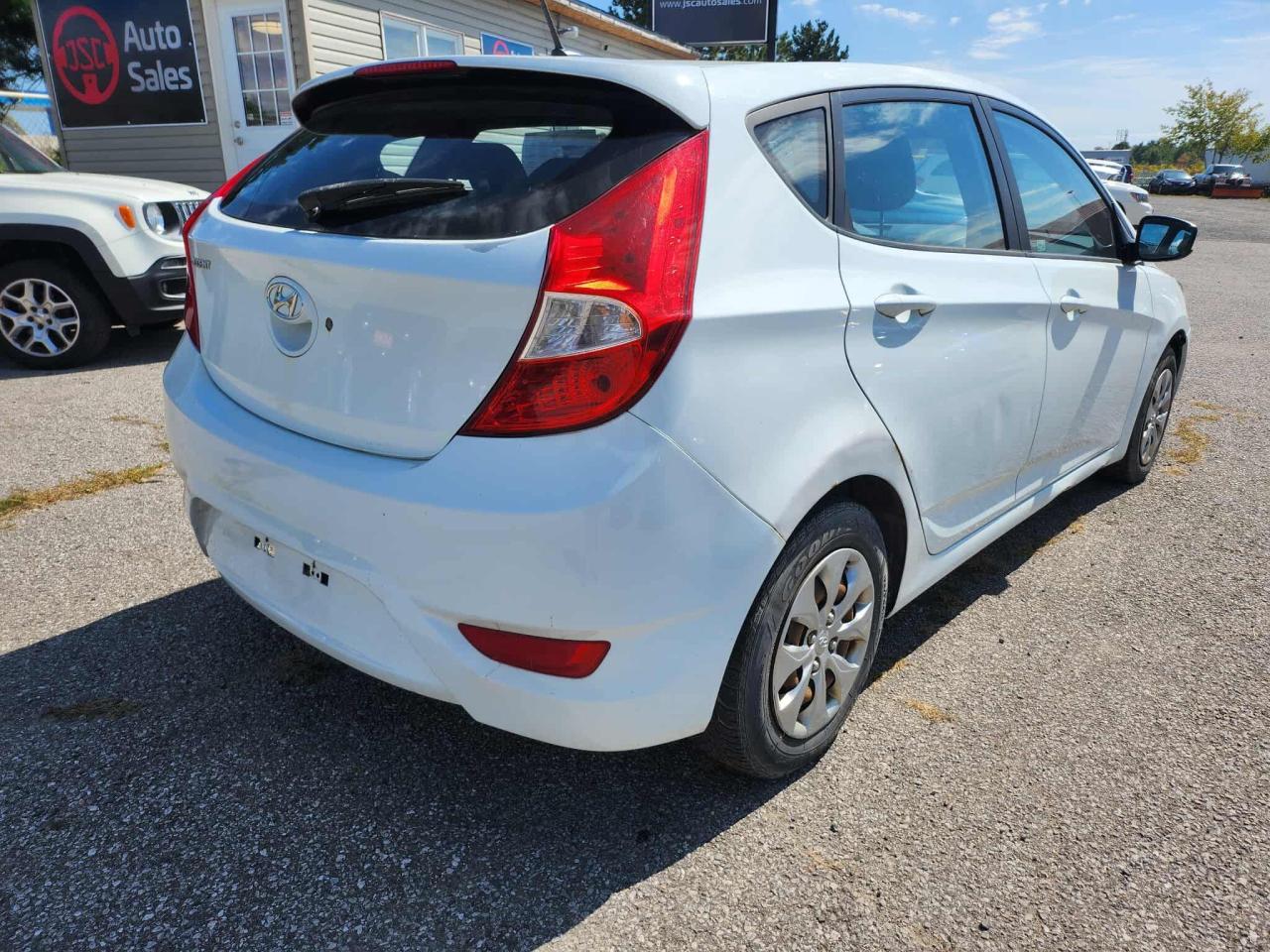 2016 Hyundai Accent 5DR HB AUTO GL - Photo #12