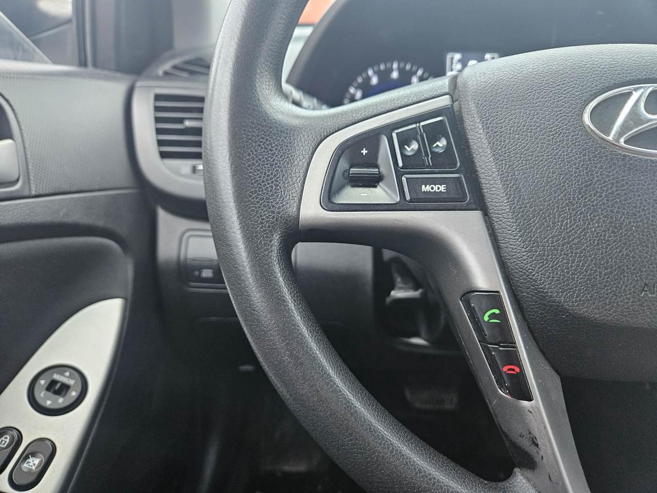 2016 Hyundai Accent GL Photo