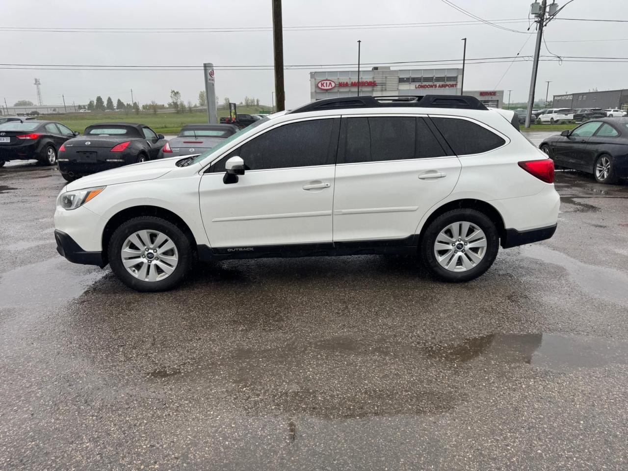 2016 Subaru Outback 2.5i TOURING, 2 SET WHEELS, MANUAL, ONE OWNER - Photo #2