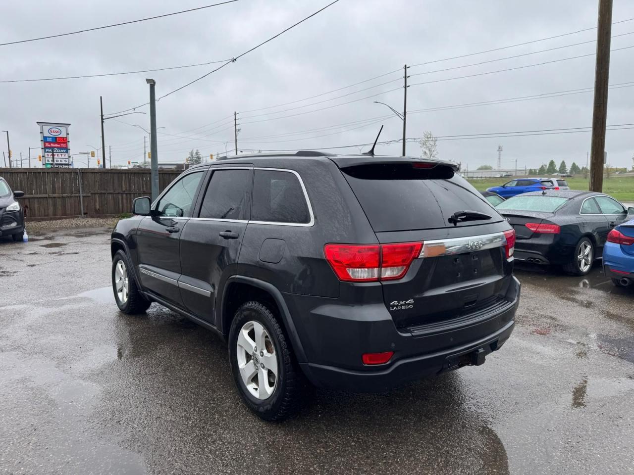 2011 Jeep Grand Cherokee Laredo, LOADED, RUNS GREAT, CERTIFIED - Photo #3