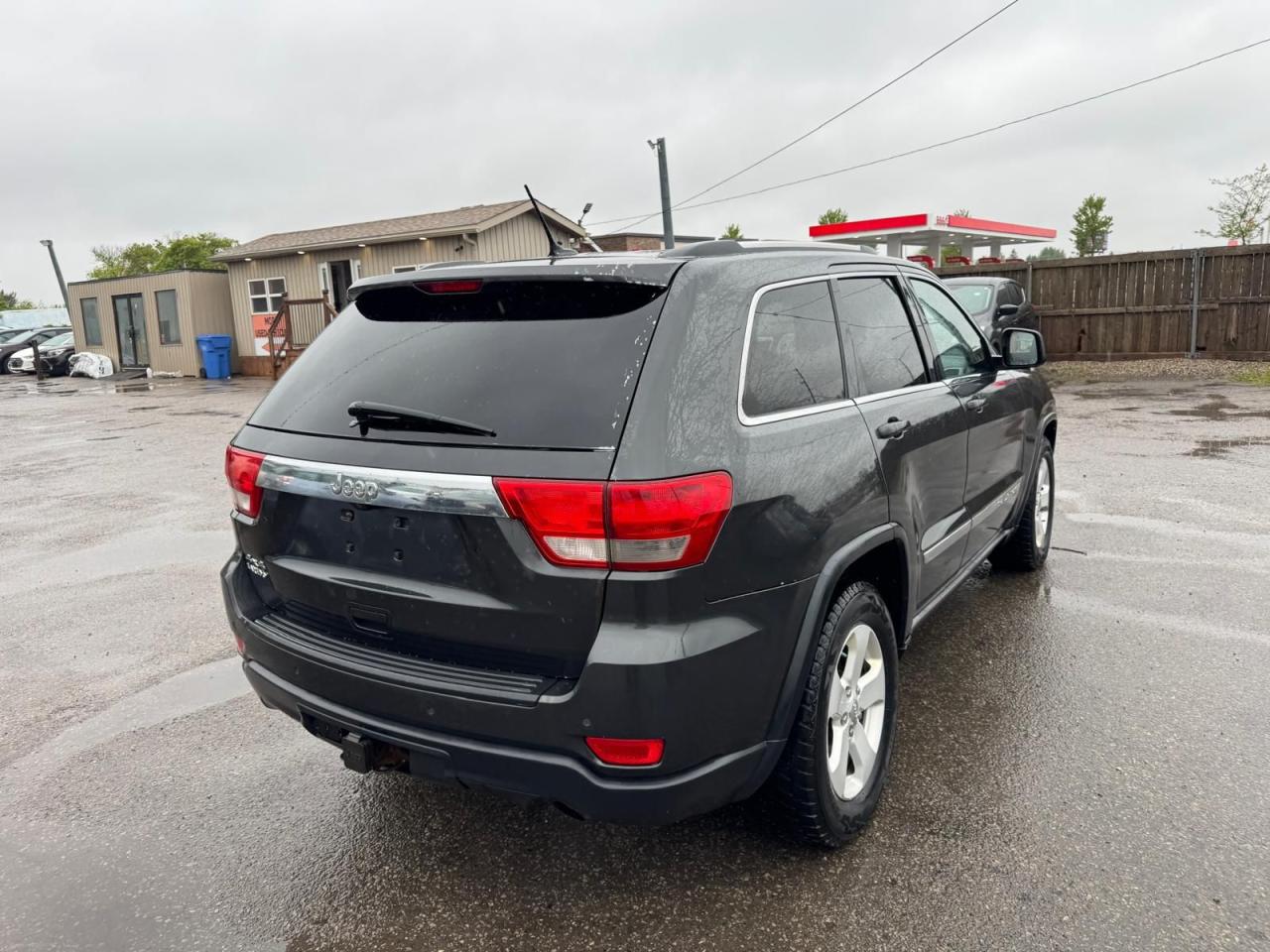 2011 Jeep Grand Cherokee Laredo, LOADED, RUNS GREAT, CERTIFIED - Photo #5