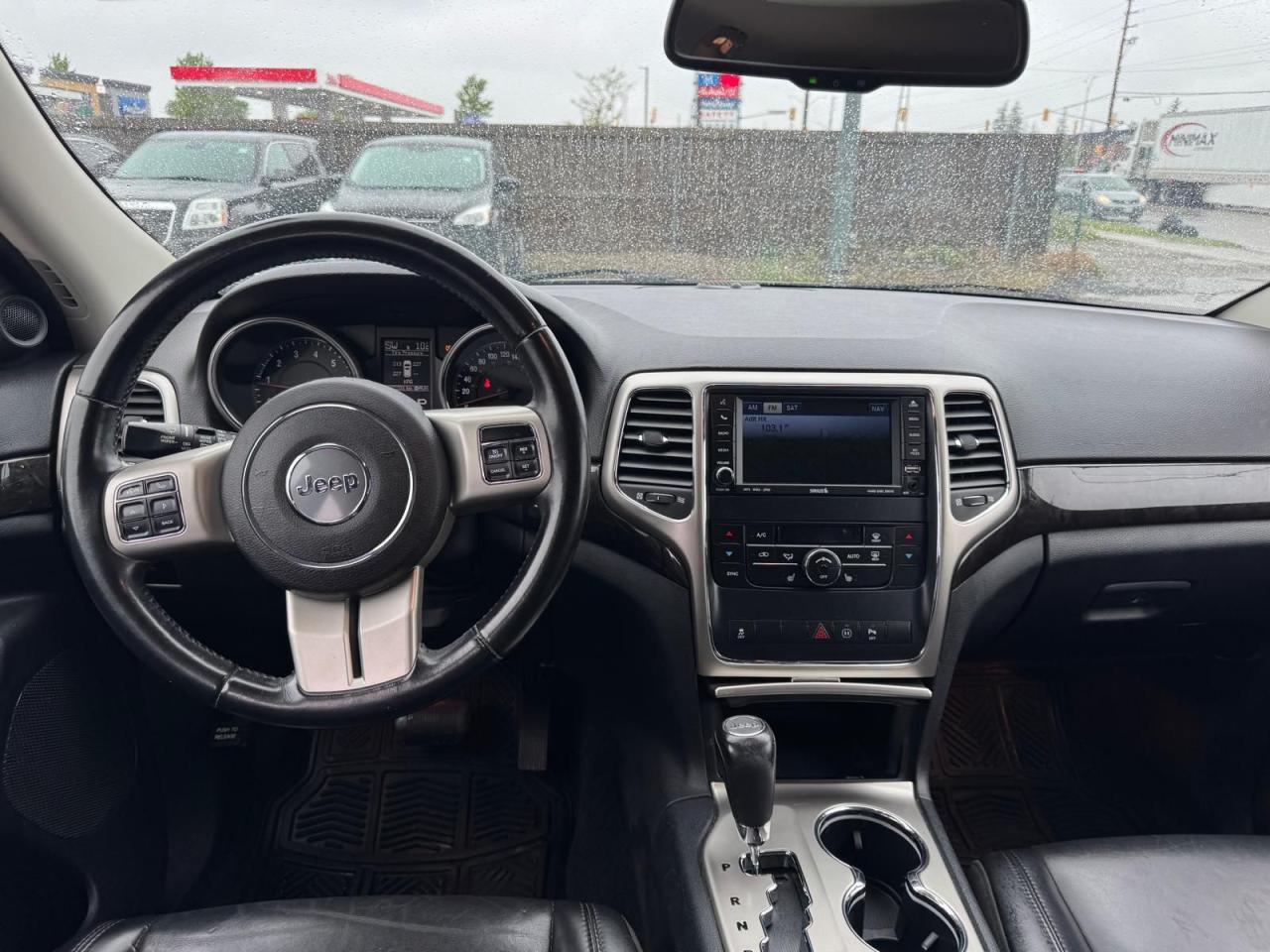 2011 Jeep Grand Cherokee Laredo, LOADED, RUNS GREAT, CERTIFIED - Photo #9