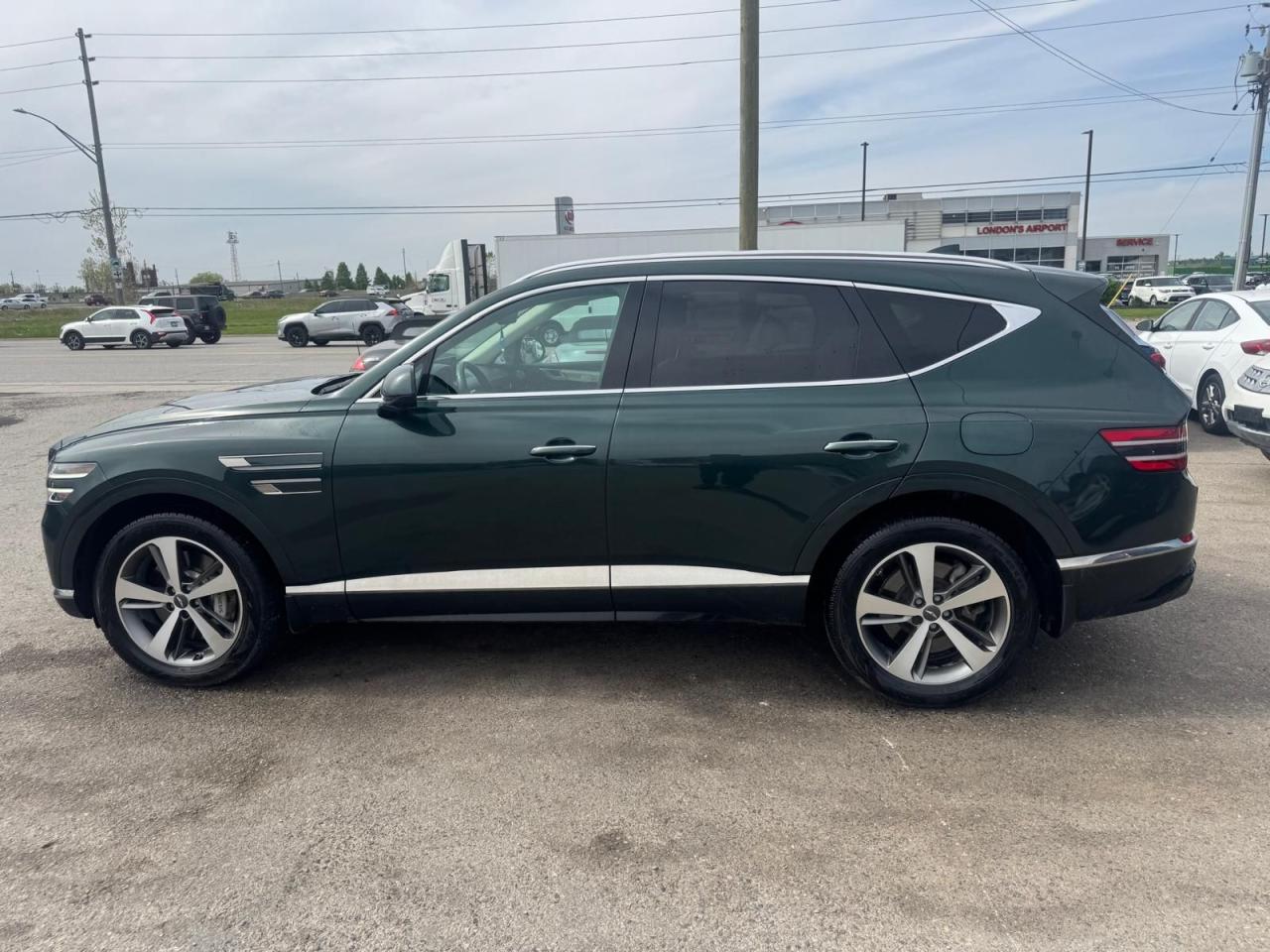 2022 Genesis GV80 2.5T Advanced - Photo #2