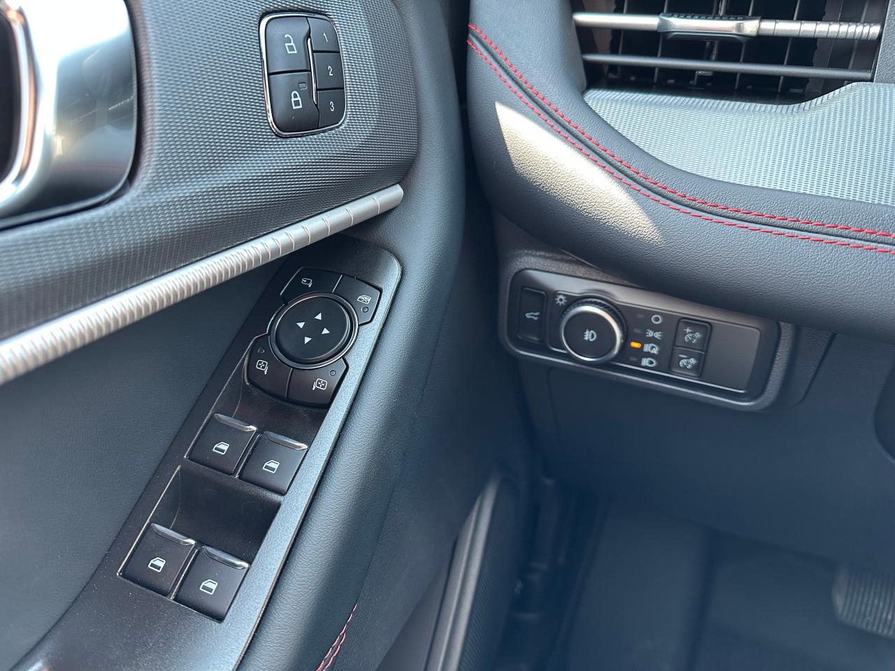 2025 Ford Explorer ST-LINE 4WD Photo5