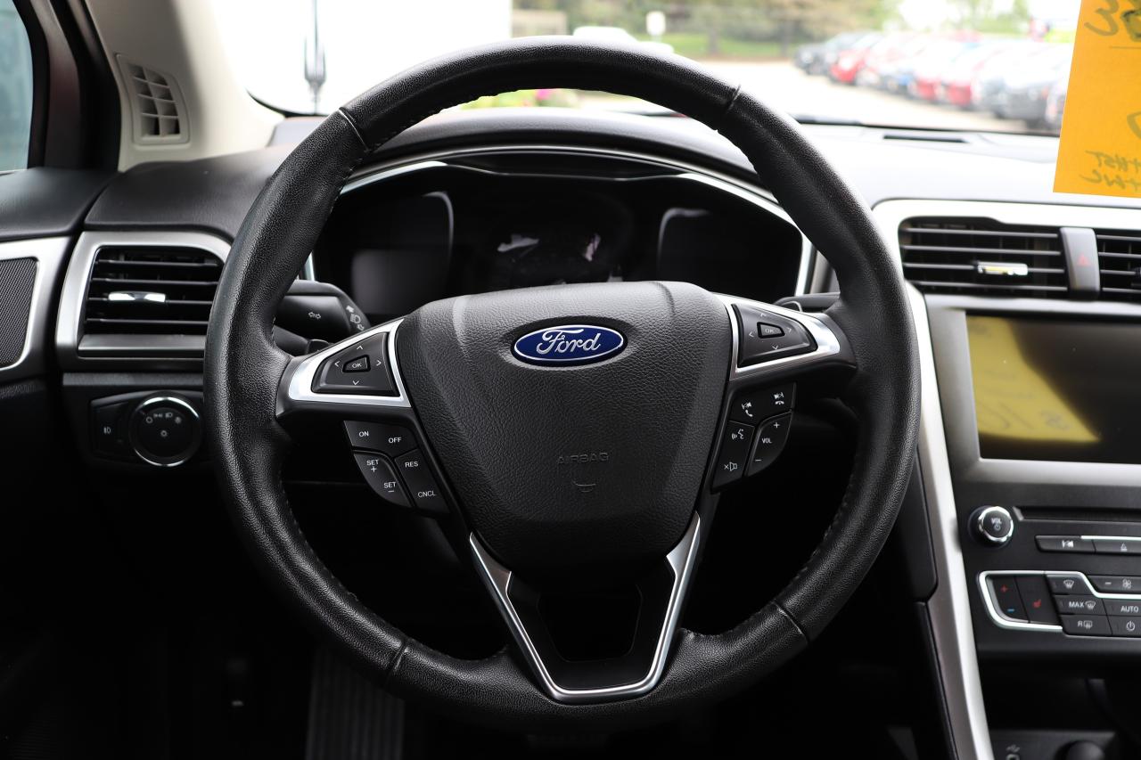 2017 Ford Fusion SE 4dr Sdn  FWD Photo5