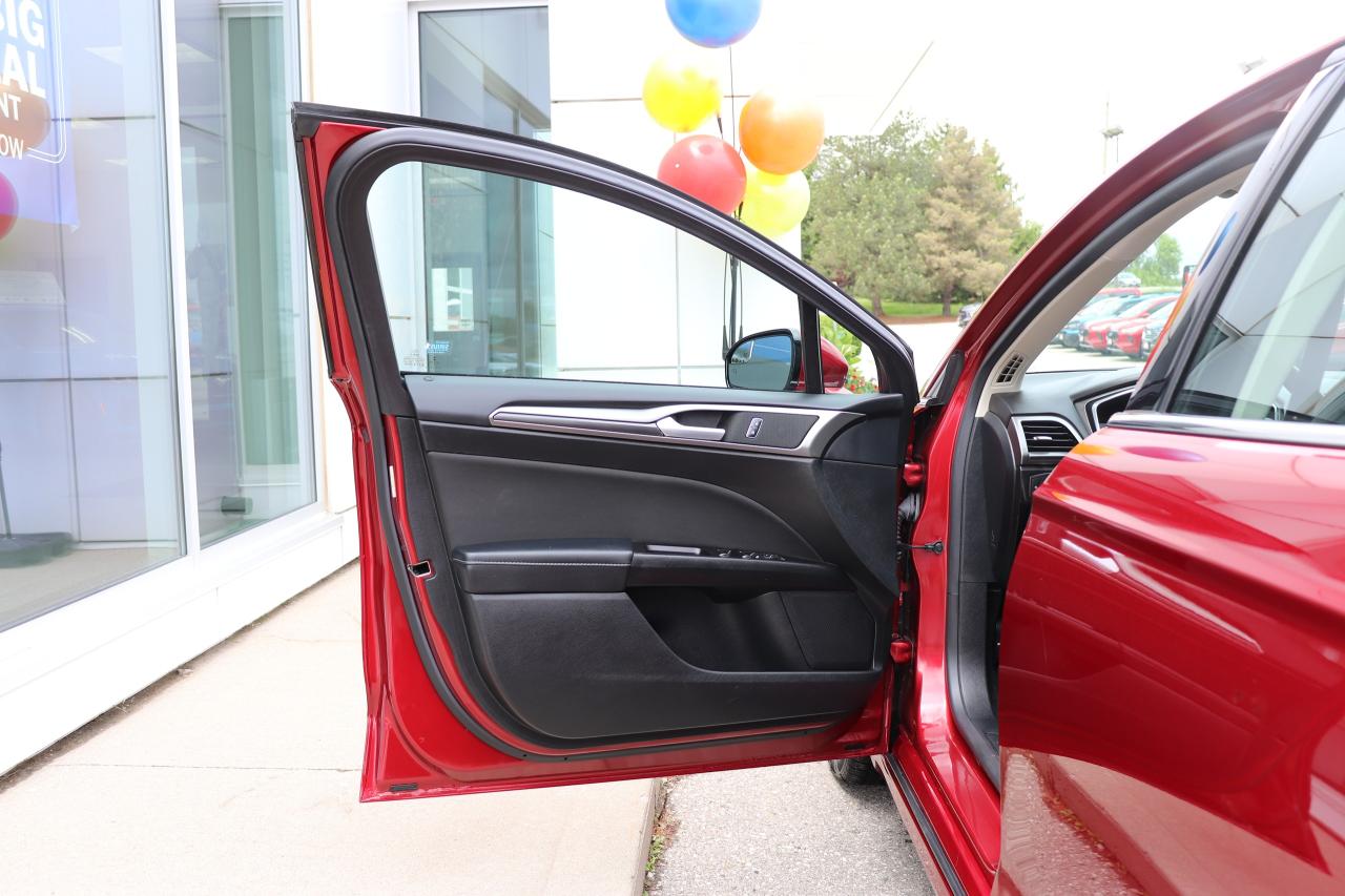 2017 Ford Fusion SE 4dr Sdn  FWD Photo5