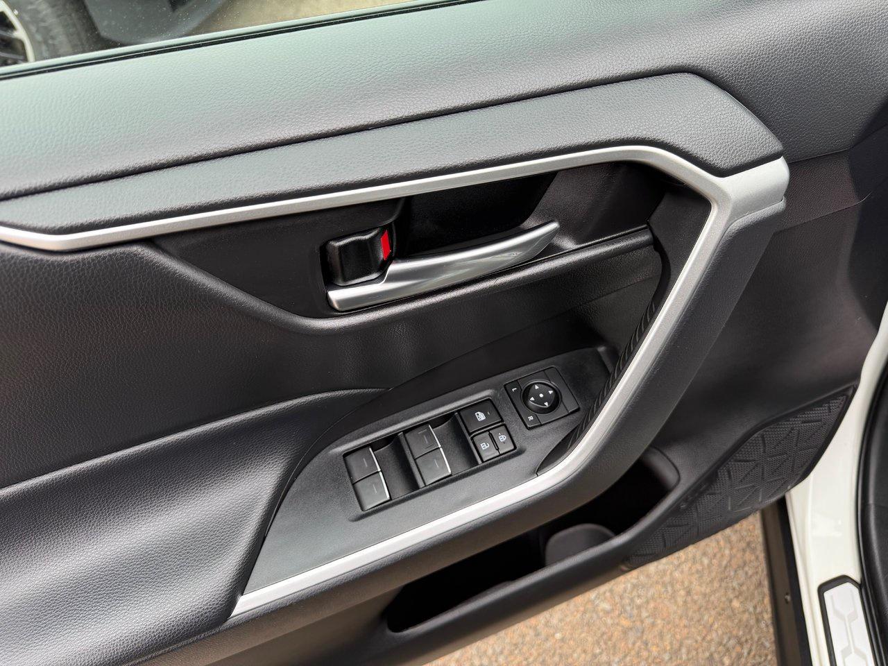 2022 Toyota RAV4 XLE Photo