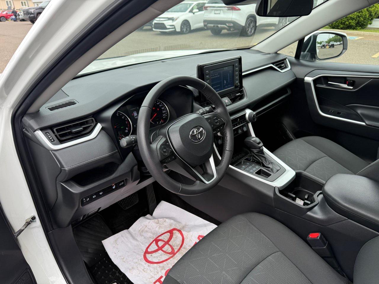 2022 Toyota RAV4 XLE Photo
