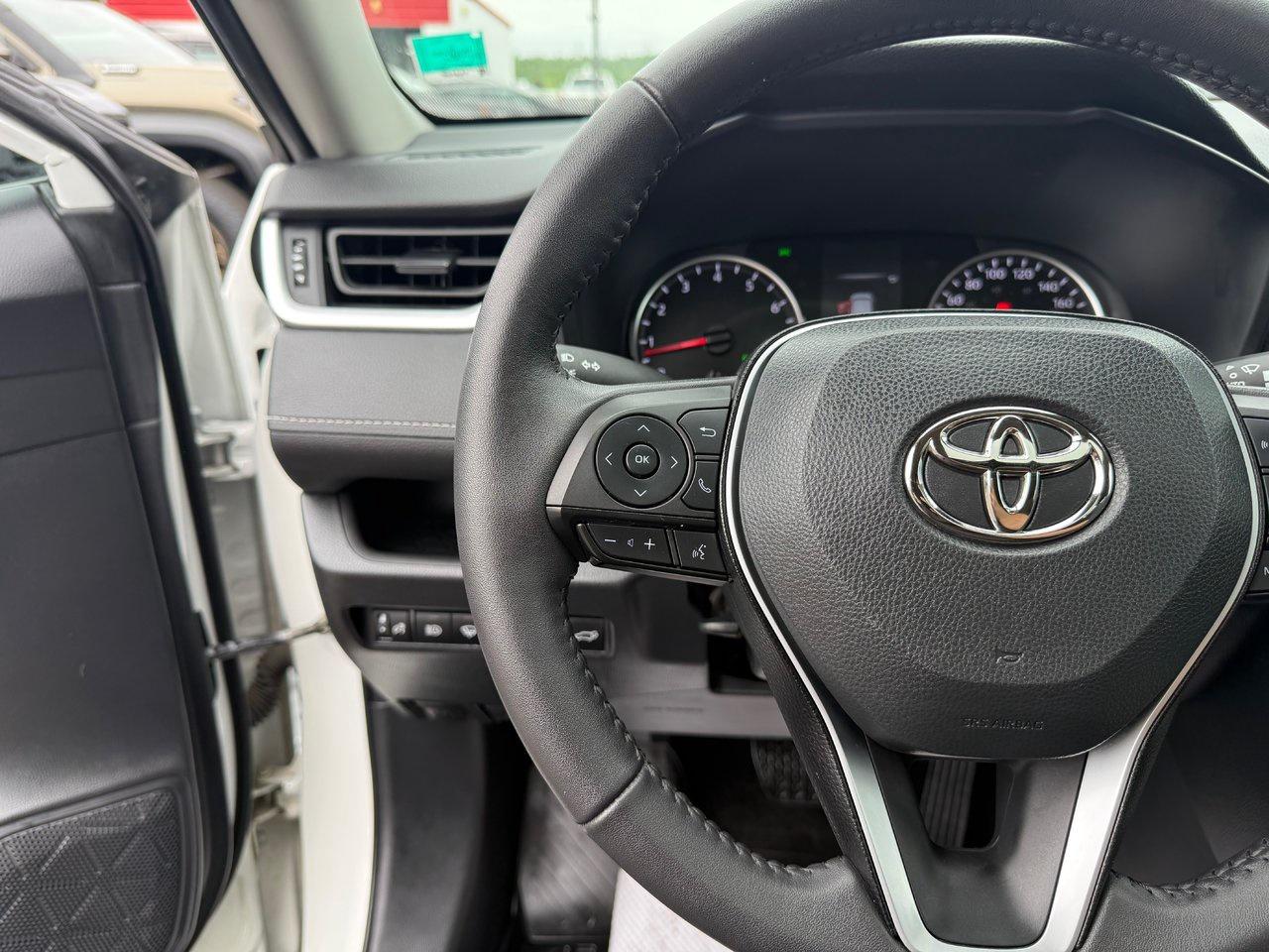 2022 Toyota RAV4 XLE Photo