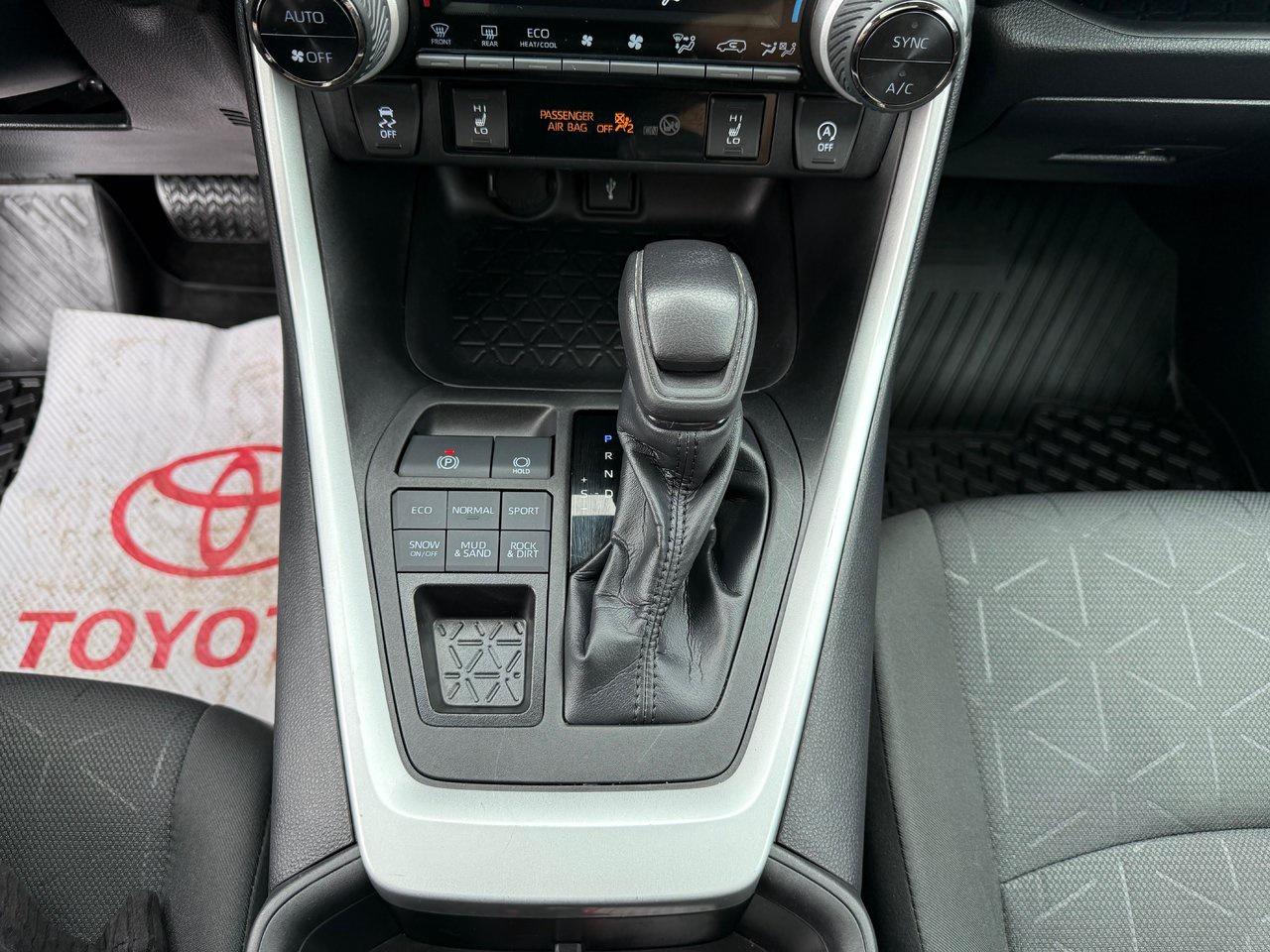 2022 Toyota RAV4 XLE Photo