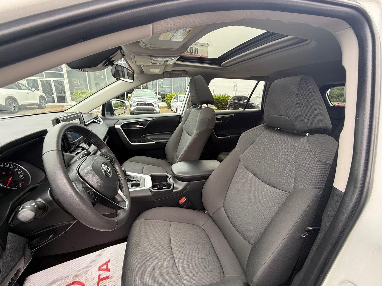 2022 Toyota RAV4 XLE Photo