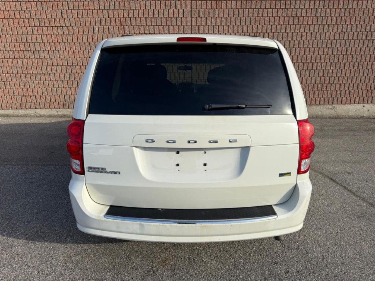 2011 Dodge Grand Caravan SXT | CLEAN CARFAX | LOW MILEAGE | STOW N GO - Photo #5