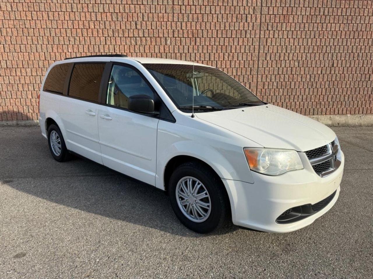 2011 Dodge Grand Caravan SXT | CLEAN CARFAX | LOW MILEAGE | STOW N GO - Photo #8