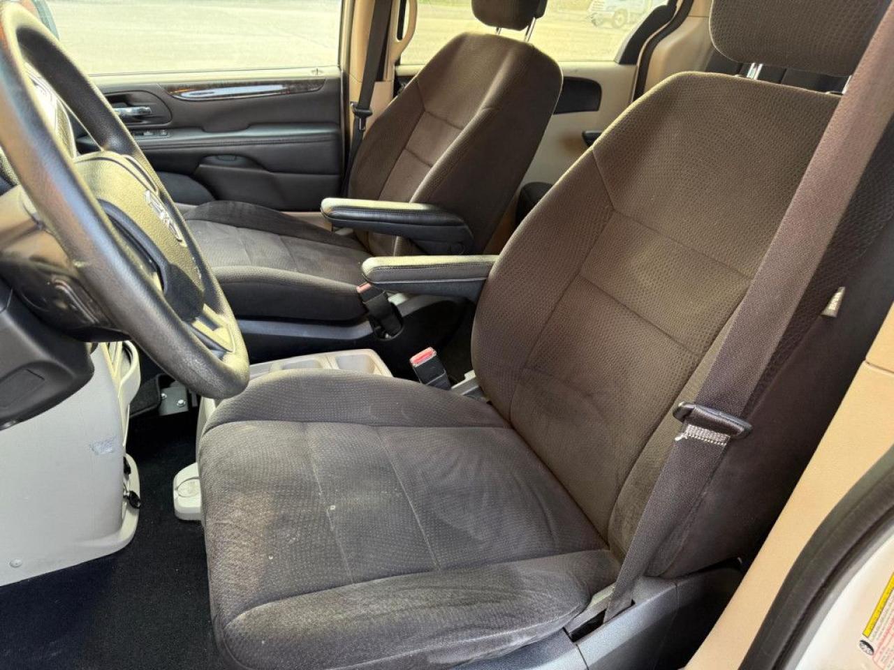 2011 Dodge Grand Caravan SXT | CLEAN CARFAX | LOW MILEAGE | STOW N GO - Photo #13