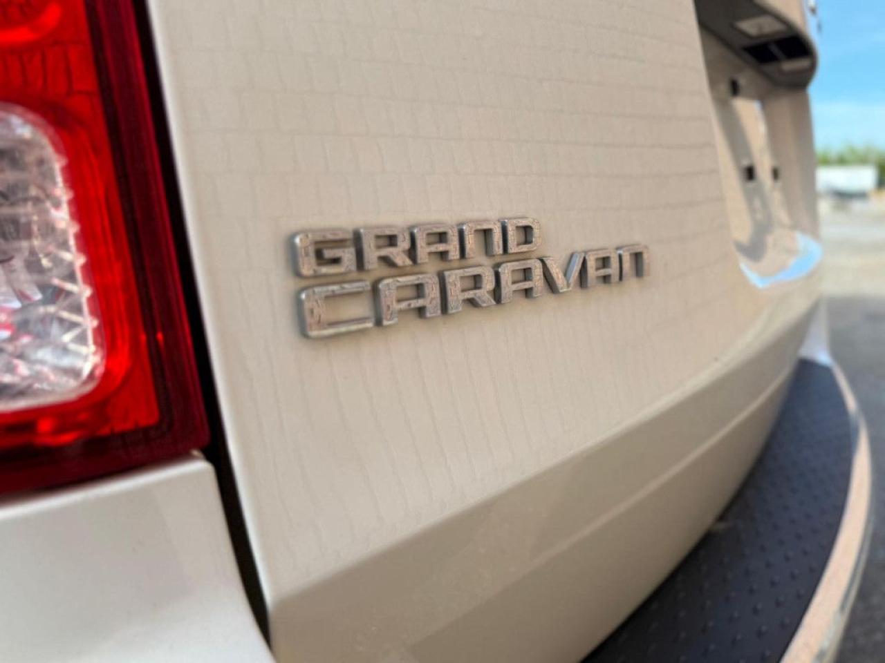 2011 Dodge Grand Caravan SXT | CLEAN CARFAX | LOW MILEAGE | STOW N GO - Photo #26