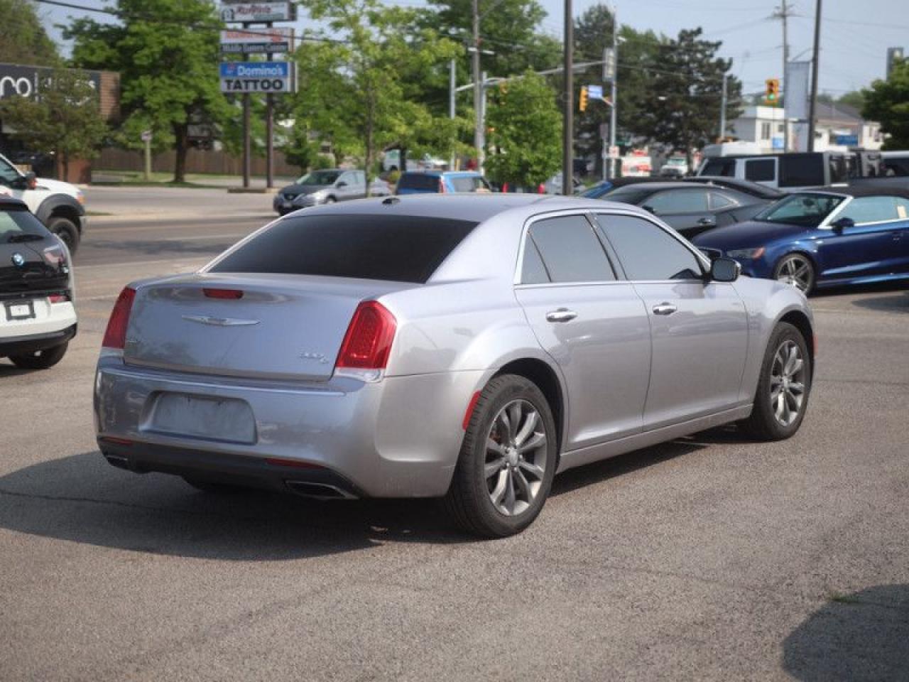 2016 Chrysler 300 C  **COOLED SEATS - ALL WHEEL DRIVE** Photo3