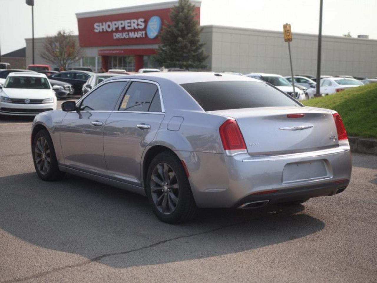 2016 Chrysler 300 C  **COOLED SEATS - ALL WHEEL DRIVE** Photo2