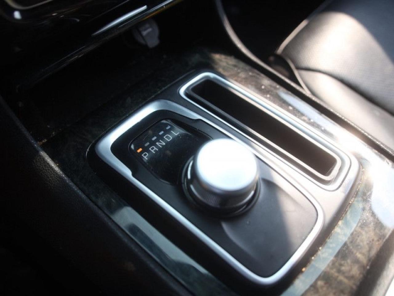 2016 Chrysler 300 C  **COOLED SEATS - ALL WHEEL DRIVE** Photo