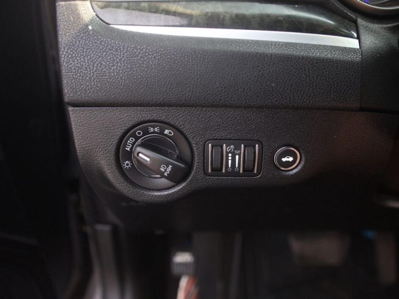 2016 Chrysler 300 C  **COOLED SEATS - ALL WHEEL DRIVE** Photo