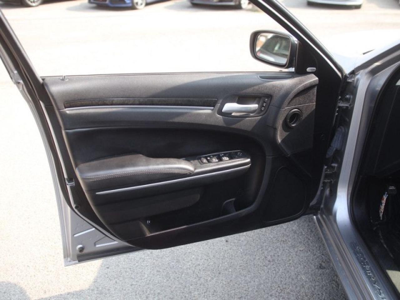 2016 Chrysler 300 C  **COOLED SEATS - ALL WHEEL DRIVE** Photo