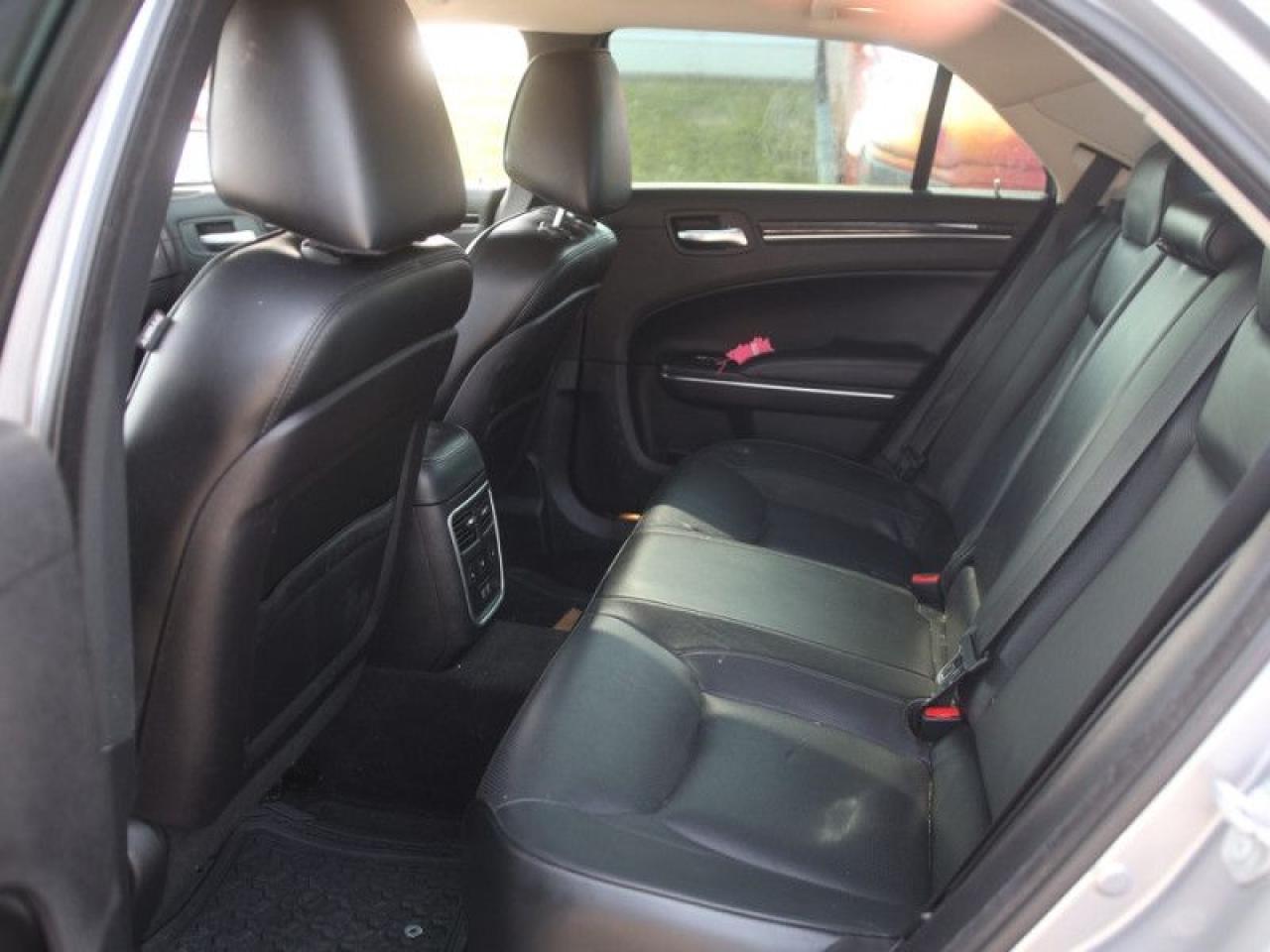 2016 Chrysler 300 C  **COOLED SEATS - ALL WHEEL DRIVE** Photo